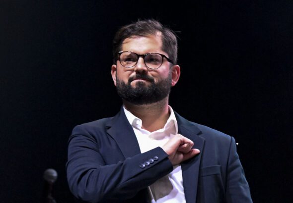 Foto del presidente Gabriel Boric durante una conferencia de prensa