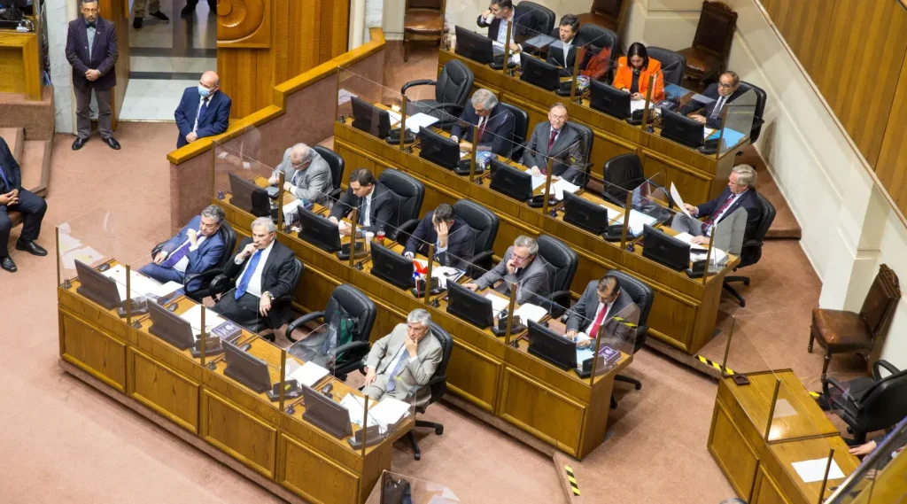 Senadores que más gastaron en telefonía celular: uno superó los $7 millones