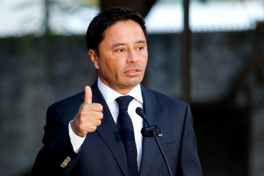 Rodolfo Carter propone limitar beneficios a niños migrantes irregulares.