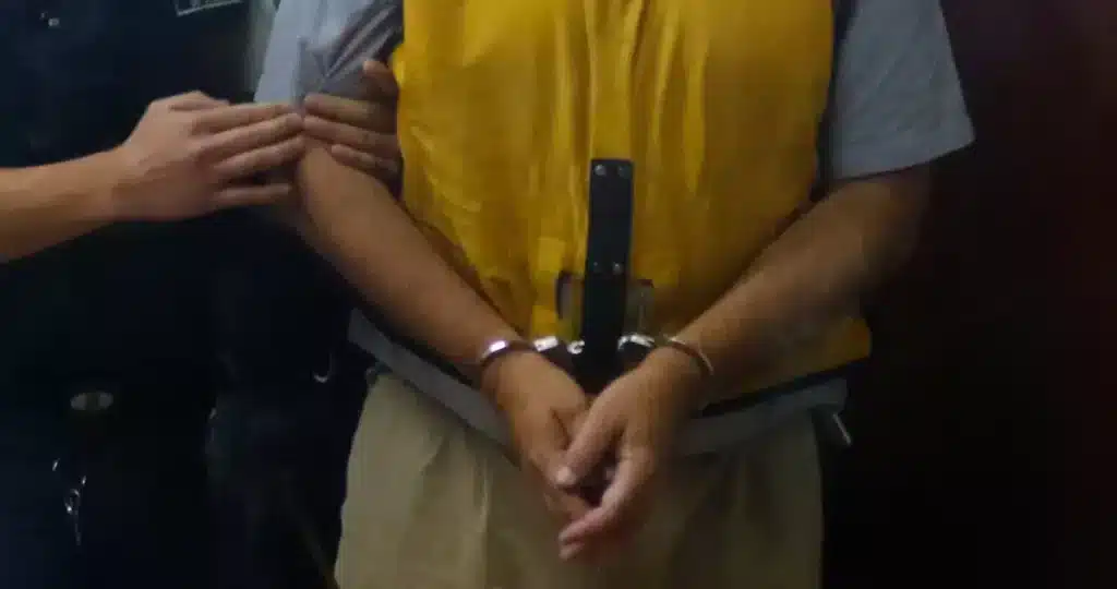 Foto de agentes de la PDI durante operativo contra banda de préstamo ilegal