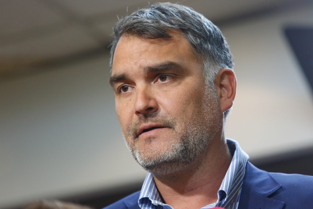 Senador Javier Macaya critica al Gobierno por ley corta de Isapres.