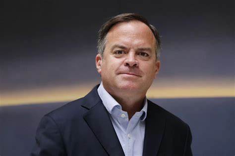 Senador Matías Walker durante sesión en el Congreso debatiendo sobre modernización del aparato estatal