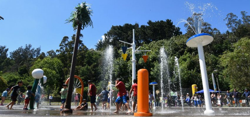 Juegos de agua en Parque Ecuador en Concepción: reabrirán el 23 de enero tras reparaciones. Seguridad de niños como prioridad.