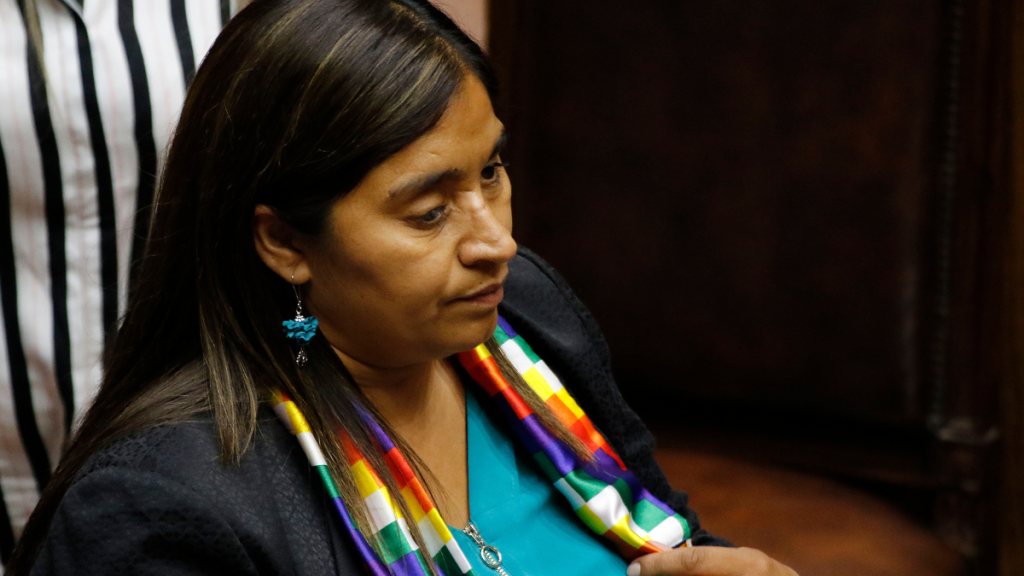 Senadora Campillai rechaza estatua de Sebastián Piñera en La Moneda por su rol durante el estallido social y violaciones a DDHH.