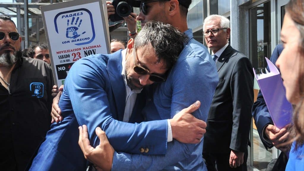 Jorge Valdivia celebra su libertad mientras sigue el proceso judicial.