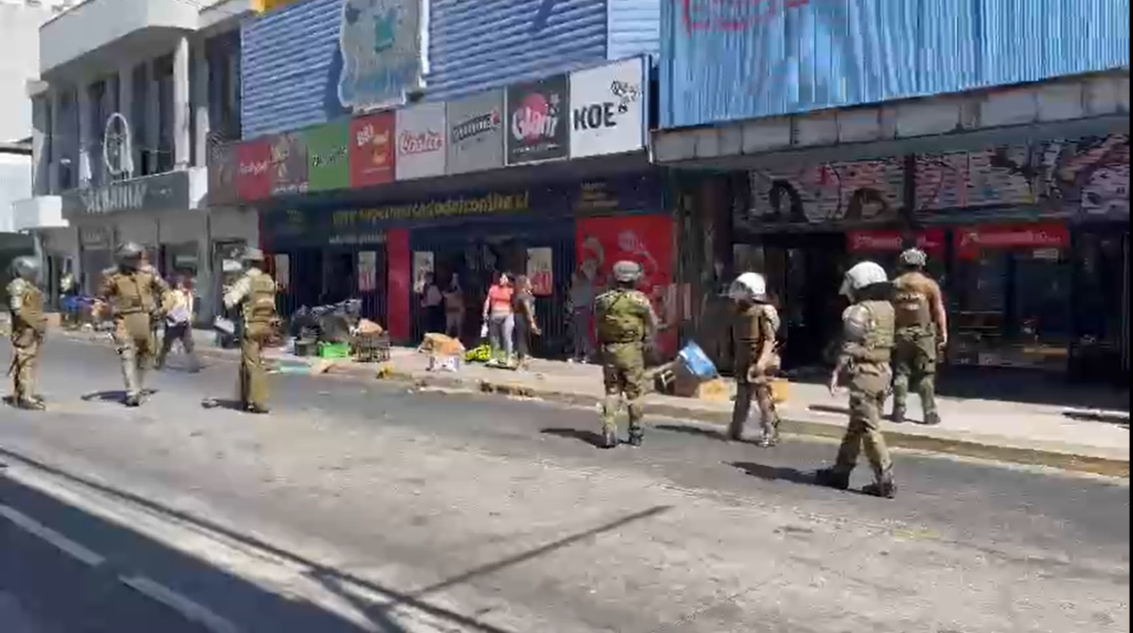 Operativo en calle Maipú retira vendedores irregulares y deja 6 detenidos. Autoridades buscan recuperar espacios públicos.