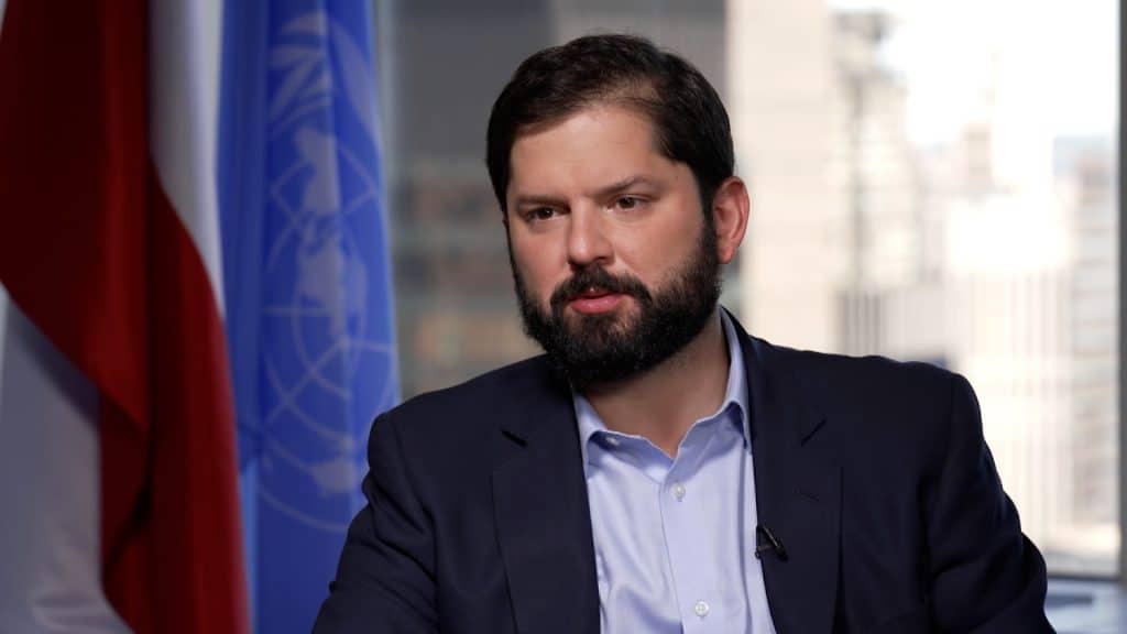 exfuncionaria enfrenta 1.341 días de cárcel por adulterar causa de Boric