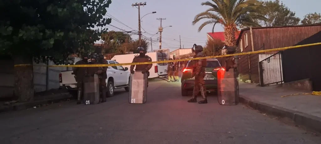 Intensa balacera entre Carabineros y delincuentes deja un muerto y un herido grave en barrio norte, Concepción