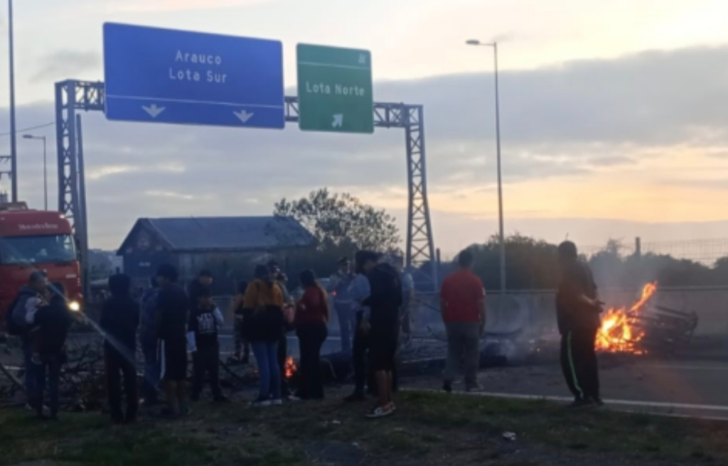 Protesta por corte de luz en Lota bloquea Ruta 160