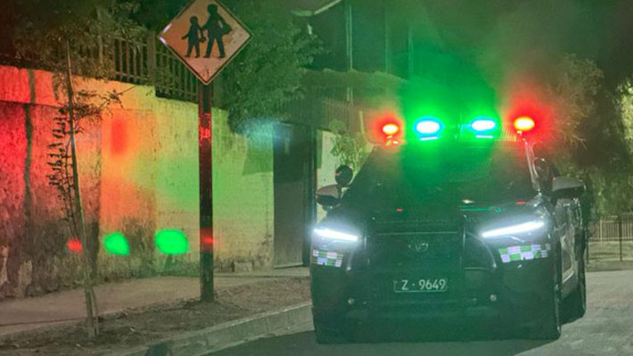 Video muestra cómo falsos policías asaltaron una vivienda en Lo Prado.