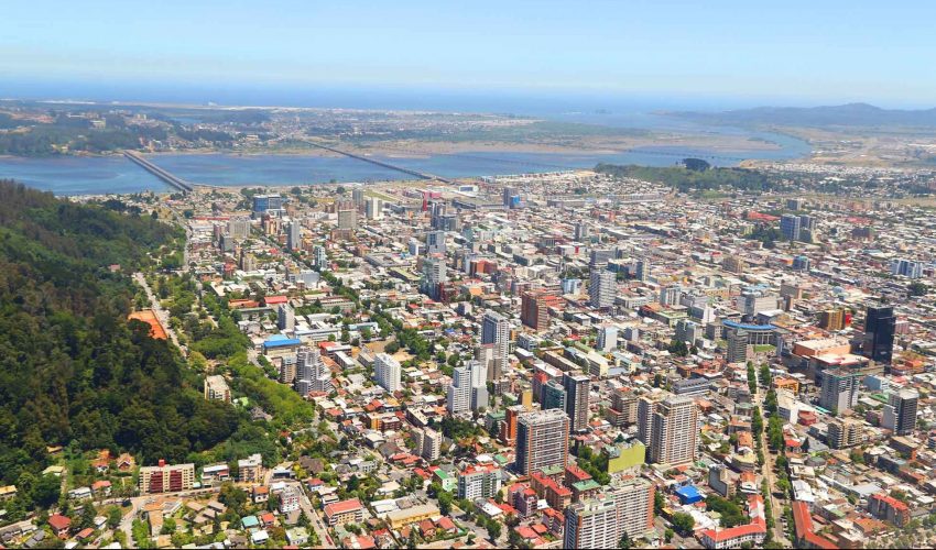 Vista panorámica de la ciudad de Concepción desde un mirador, destacada como una de las mejores de Latinoamérica.