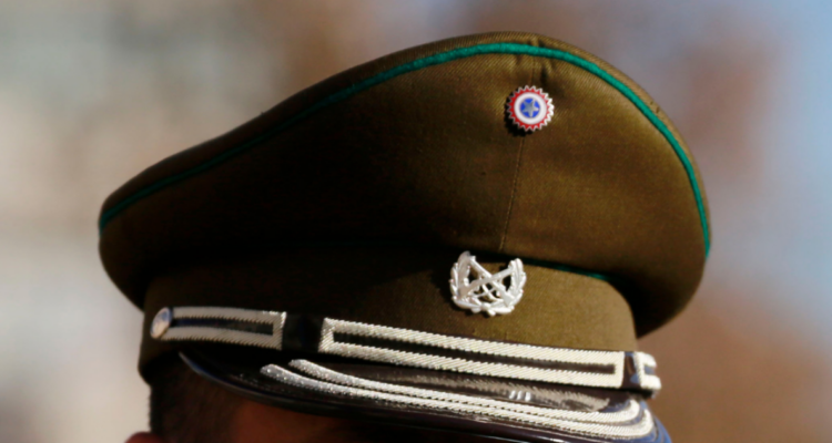Fachada de un edificio antiguo de la Universidad de Concepción, posiblemente en el Barrio Universitario, con un ambiente histórico.