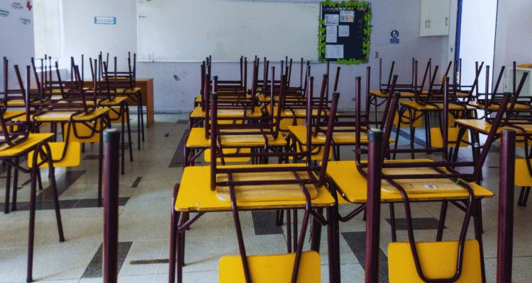 Fachada del Liceo Coeducacional de Los Ángeles, donde se ha reportado una nueva amenaza de tiroteo.