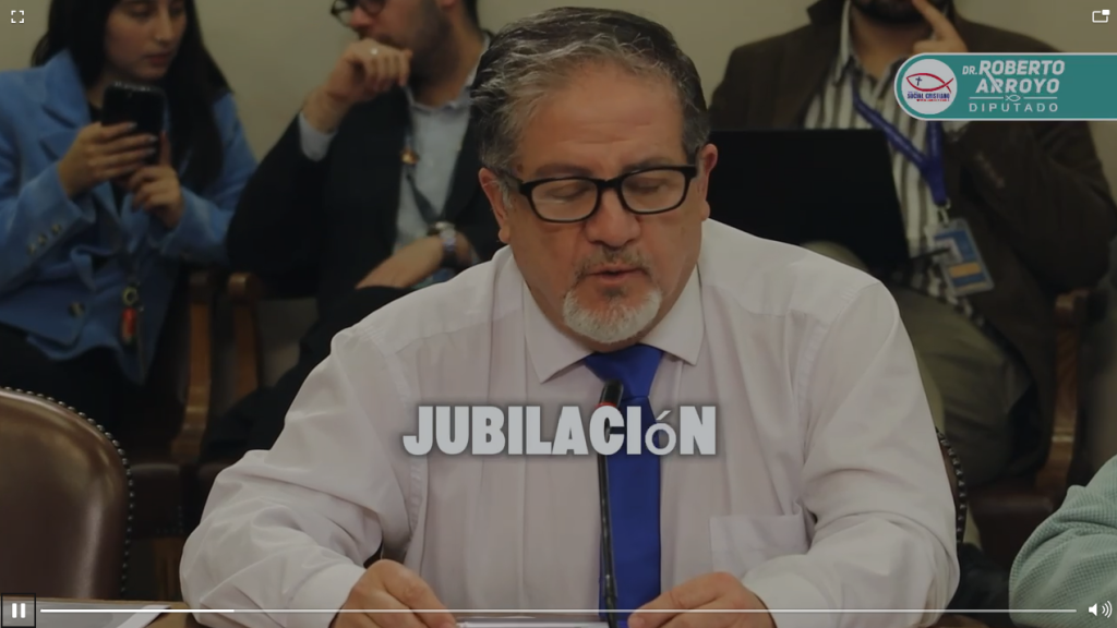 El diputado Roberto Arroyo discute un proyecto de ley sobre la pensión de expresidentes