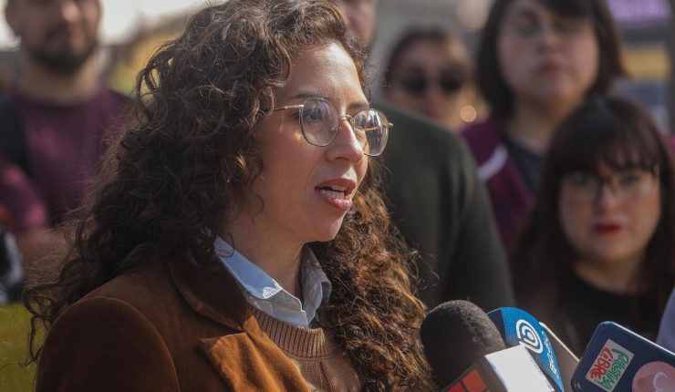 La diputada Gael Yeomans y el candidato José Antonio Kast en un montaje fotográfico sobre el debate del plan de pensiones.