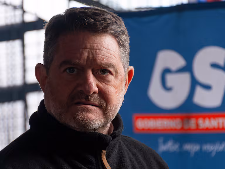 El gobernador de la Región Metropolitana, Claudio Orrego, en un punto de prensa.