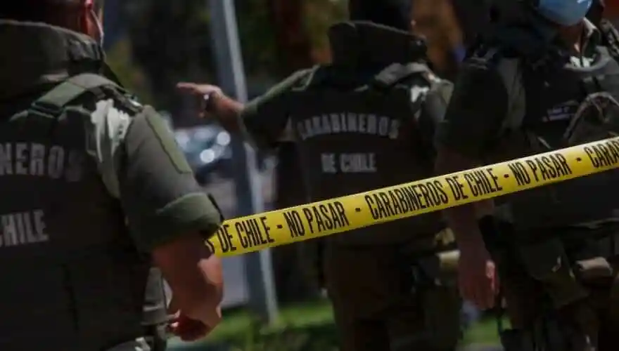 Vehículo de la Brigada de Homicidios de la PDI de Concepción durante un procedimiento policial en la región del Biobío.