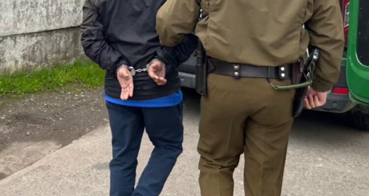 Vehículo policial de Carabineros de Chile durante un procedimiento nocturno en la Región del Biobío.