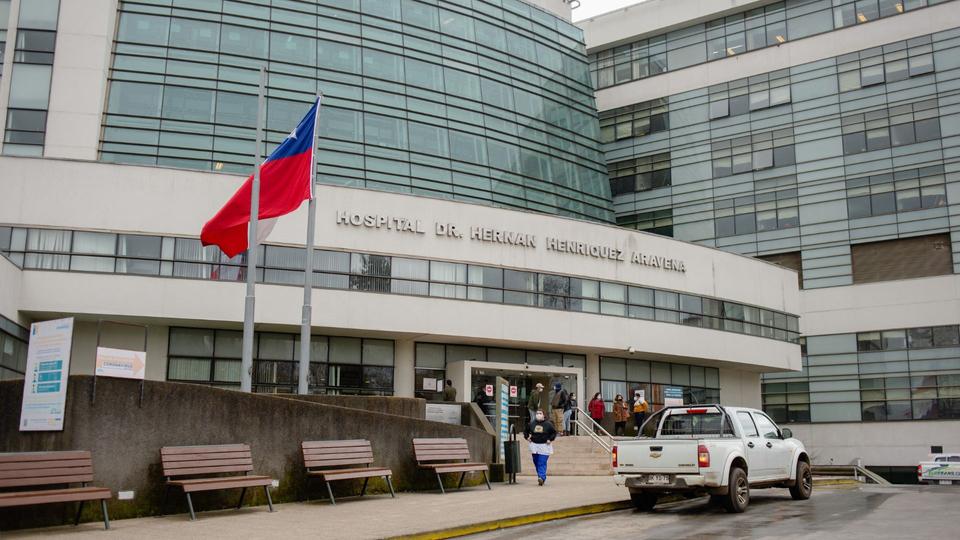 Un-paciente-en-una-cama-de-hospital-en-la-Unidad-de-Cuidados-Intensivos.