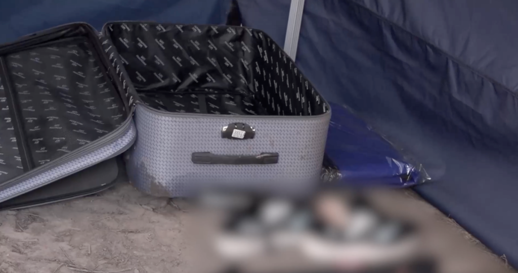 maleta hombre descuartizado