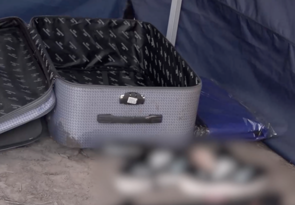 maleta hombre descuartizado