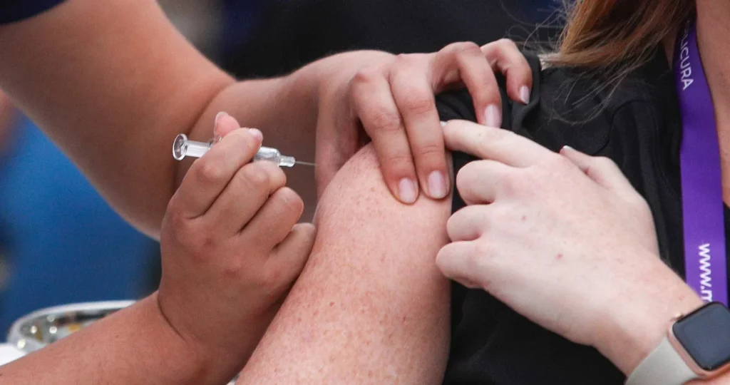 minsal pone urgencia en vacunacion contra la influenza tras brote primaveral en la region del bio bio