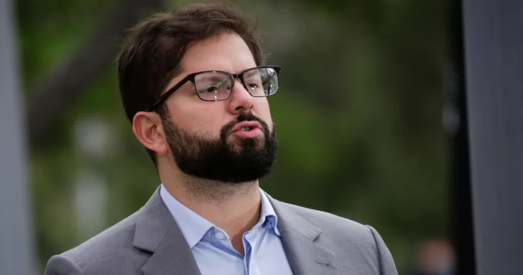 presidente boric apunta a fracaso de la sociedad cuando ninos o adolescentes caen en la delincuencia 1